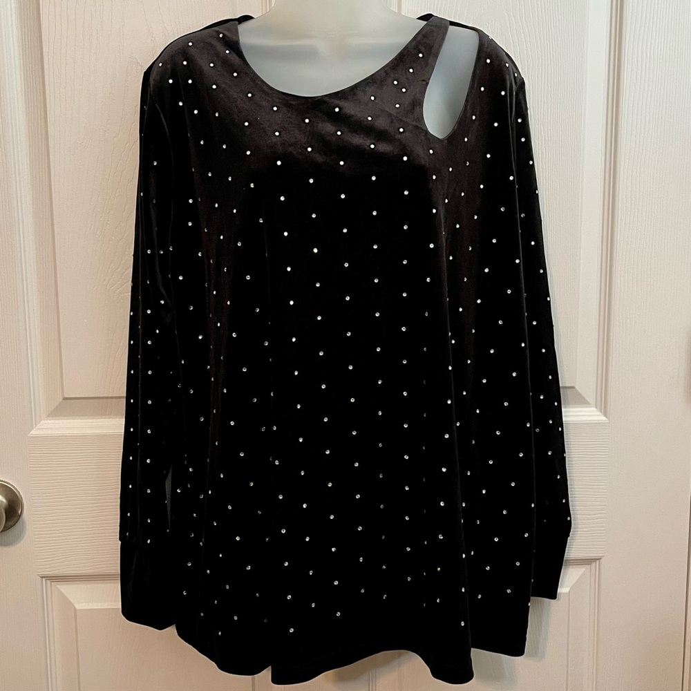 NWT CATO BLACK VELVET TOP WITH ALL OVER CRYSTAL ACCENTS AND CUTOUT DETAILS 18/20
